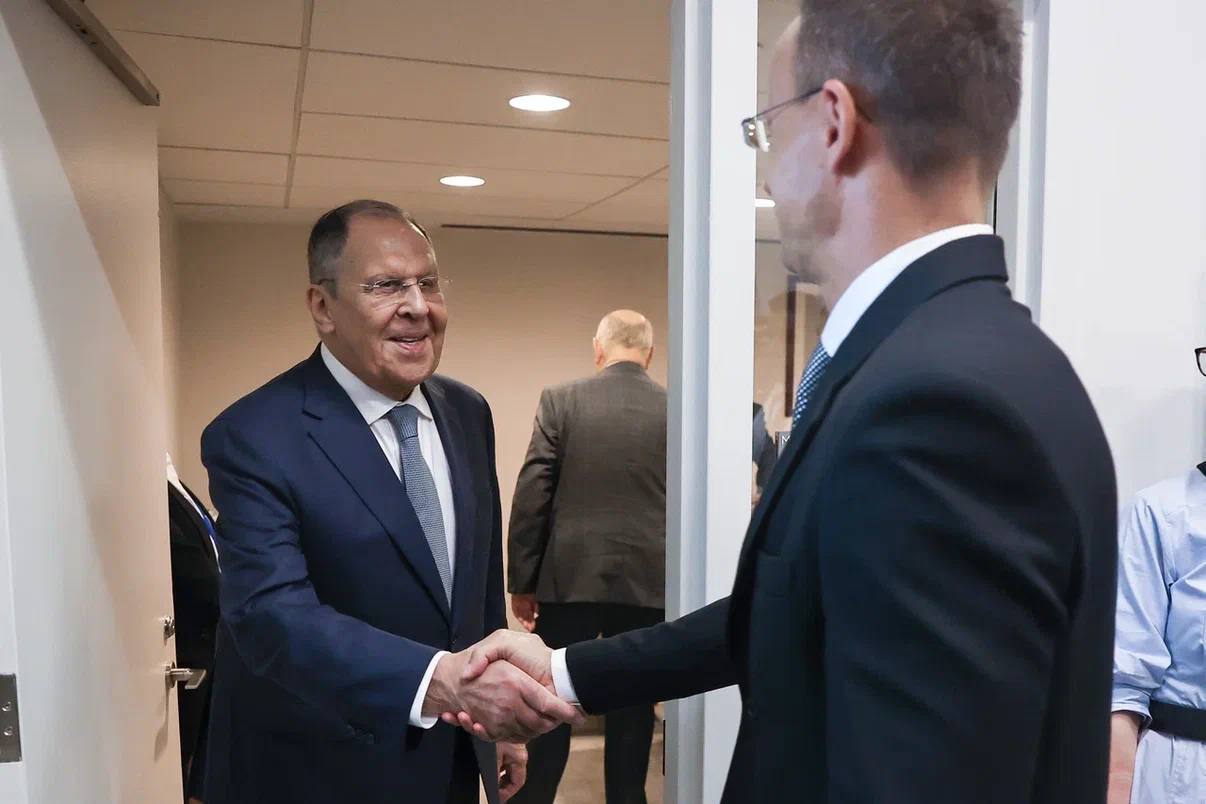 Передавав документи щодо вступу України в ЄС: у мережу злили нові розмови Сіярто і Лаврова, — ЗМІ