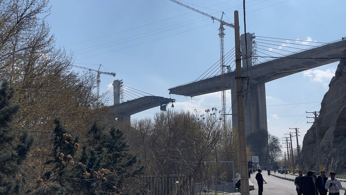 США зруйнували найвищий міст Ірану: Тегеран погрожує вдарити по єдиному шляху до Бахрейну