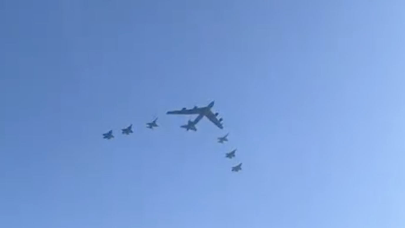 Послание России: над Эстонией пролетел американский бомбардировщик B-52H Stratofortress (видео)