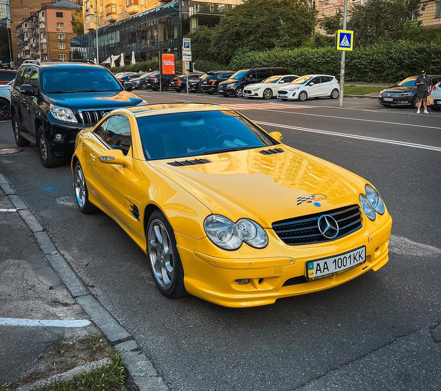 Звезда 2000-х: в Киеве замечен редкий спорткар Mercedes с эксклюзивным  тюнингом (фото). Читайте на UKR.NET