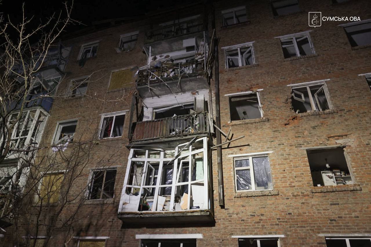 ЗС РФ скинули дві керовані авіабомби у житловому секторі на Сумщині: є руйнування та поранені