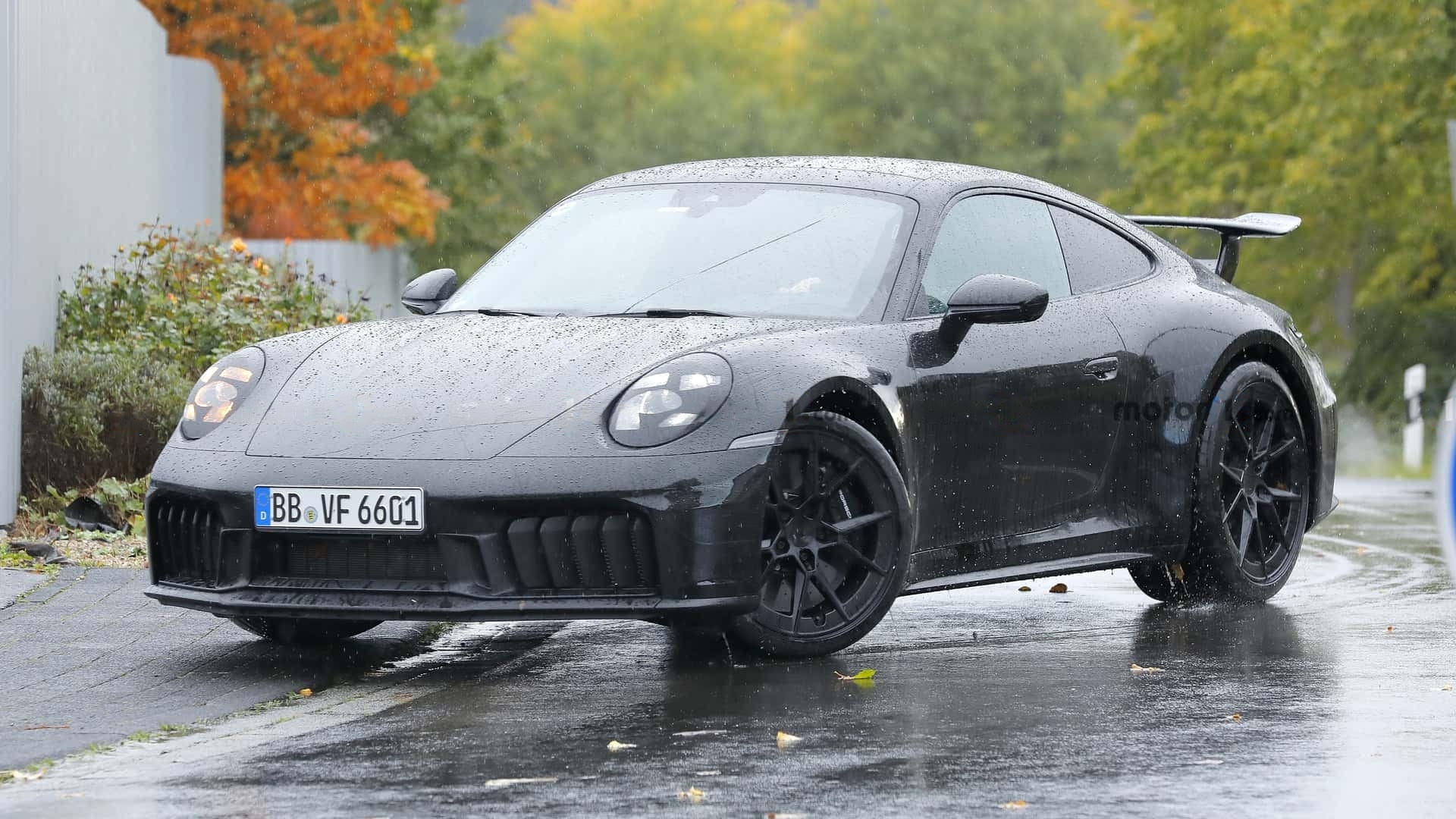 Новый Porsche 911 2024 полностью рассекретили до премьеры (фото