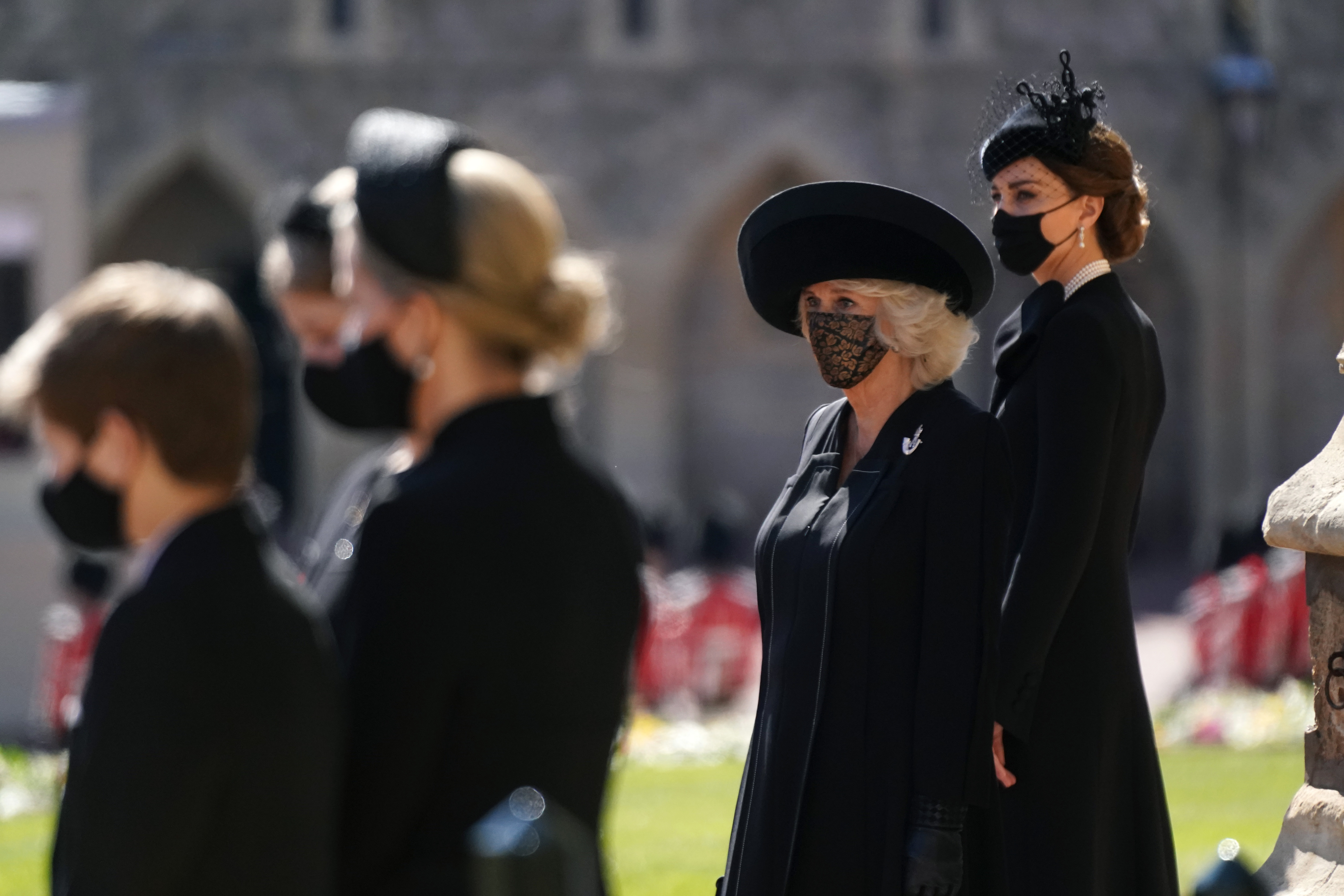 Герцогиня добивается ареста но герцога нет. Кейт Миддлтон на похоронах принца Филиппа. Кейт на похоронах принца Филиппа. Кейт Миддлтон на похоронах Филиппа. Kate Middleton на похоронах Филиппа.
