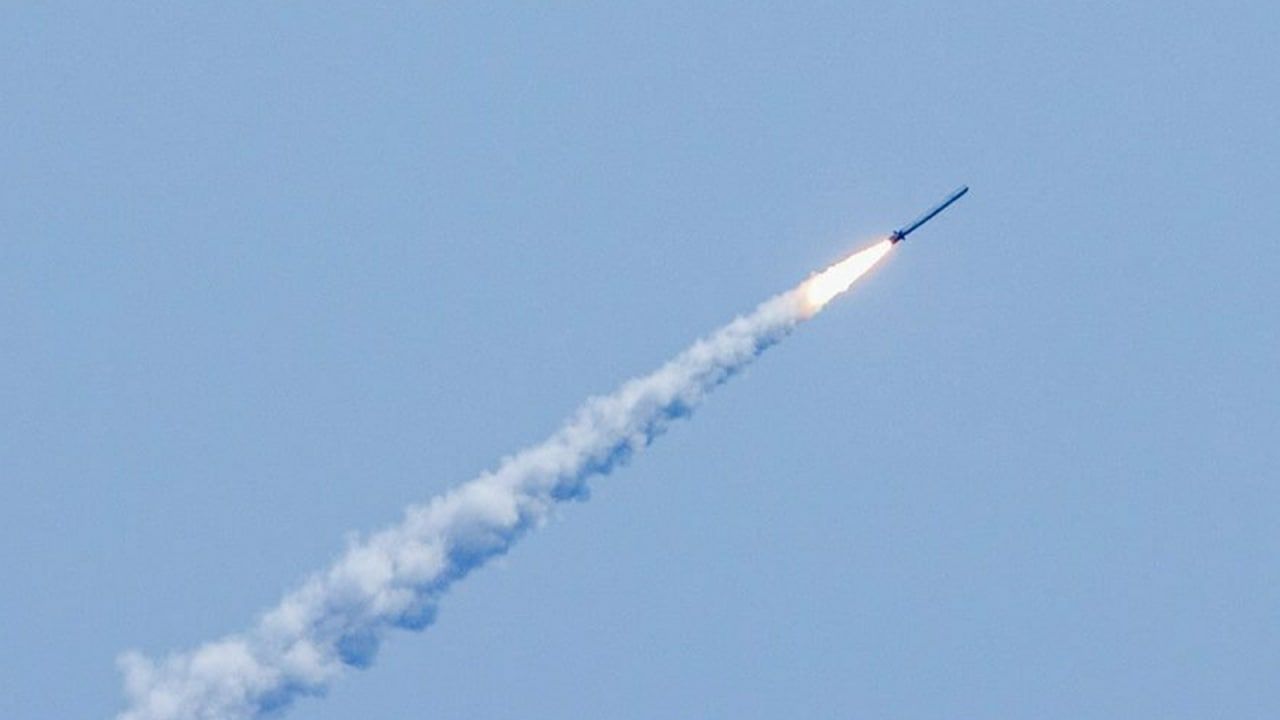 Ночной обстрел Украины: российская ракета залетела на территорию Польши