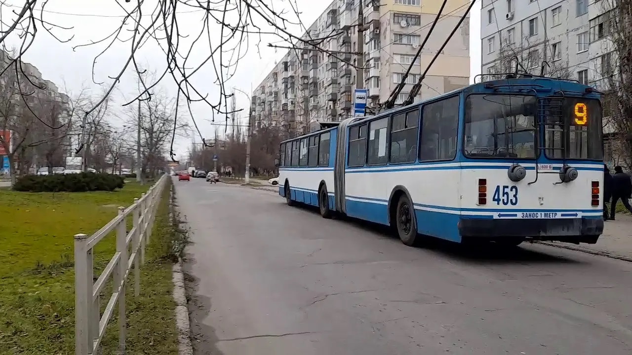 Орієнтовно на тиждень: в Херсоні через безпекову ситуацію не ходитимуть тролейбуси