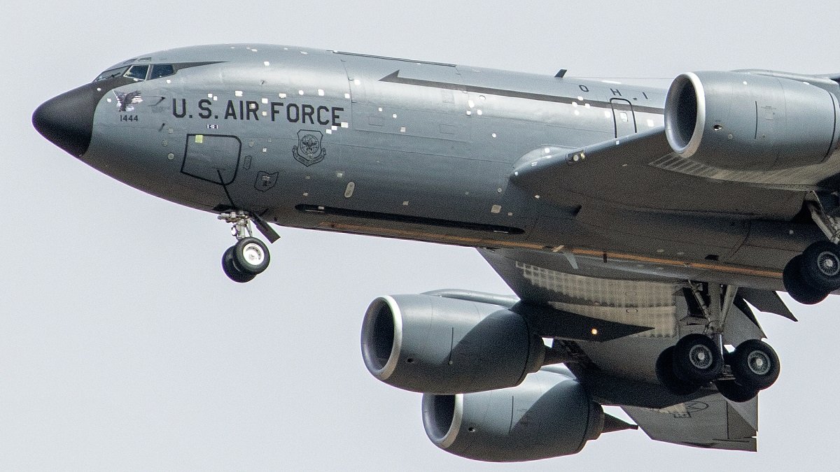 Удари Ірану по базах США: у Британії приземлився літак-заправник у слідах від шрапнелі (фото)