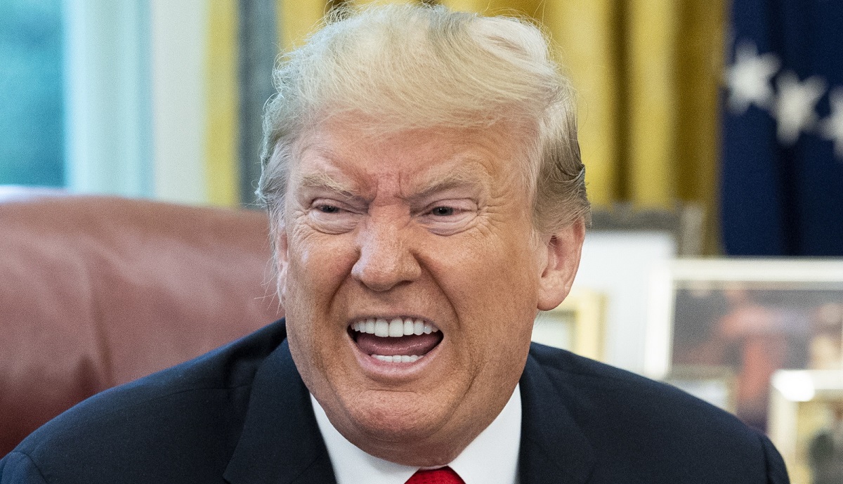 "Ти дурна": Трамп обізвав журналістку та достроково покинув 