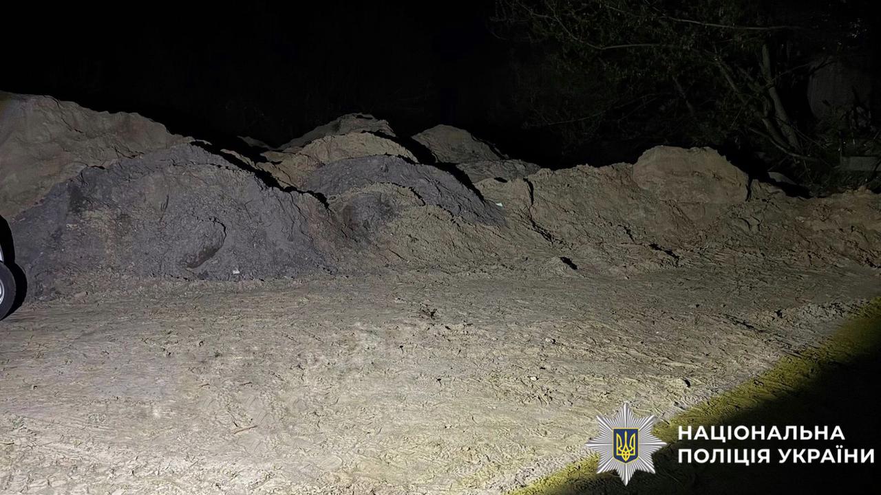 На Київщині 11-річного хлопчика засипало піском: деталі трагедії