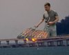 "Мені подобається, як воно горить": пожежа на Кримському мосту надихнула українців на меми