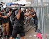В Гонконге демонстранты пошли на штурм здания парламента