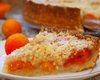 Не нужно месить тесто: как приготовить насыпной пирог с абрикосами