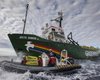 Москва грозит активистам Greenpeace новыми обвинениями - Reuters