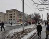 В Павлограде горит общежитие, жильцов срочно эвакуируют (видео)