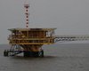 На буровой вышке в Азовском море произошел выброс газа