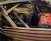 В разрушенном сарае обнаружили огромную коллекцию ретро-авто (фото, видео)