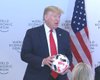 Президент ФИФА подарил Трампу в Давосе футбольный мяч