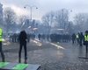 Полиция Парижа применила против протестующих слезоточивый газ и водяные пушки