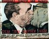 С Берлинской стены стерли поцелуй Брежнева и Хонеккера