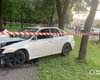 У Києві нетверезий на Subaru влетів у парк та травмував двох жінок (фото)