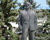 Остались только в оккупации: в Украине снесли последнего Ленина (фото)