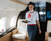 Небезпечні звички: стюардеса назвала три речі, які ніколи не стала б робити в літаку