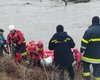 Не смогли сами выбраться: на Прикарпатье трактор с двумя людьми упал в реку (фото, видео)