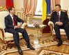 Янукович предложил Медведеву поделиться проектами  Евро-2012 