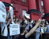 "Сегодня Портнов, завтра – Янукович": под КНУ на протест собрались сотни студентов