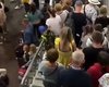 Тисячі росіян чекають на підлозі на рушниках: в аеропорту Сочі колапс та хаос (відео)