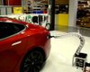 Tesla показала робот-зарядку для автомобиля