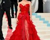 Сальма Хайек появилась на Met Gala в глянцевом платье Gucci