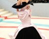 Модель plus-size Эшли Грэм появилась на Met Gala в черно-розовом наряде