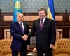 Порошенко обсудил с президентом Казахстана запрет России на транзитные перевозки