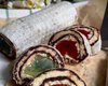 Десерт без выпечки: рецепт вафельного рулета с кокосовым кремом и желе