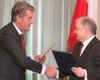 Ющенко и Качиньский подписали дорожную карту сотрудничества