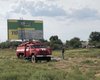 В Николаевской области борды "Слуги народа" расклеивает пожарная машина