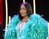 Наоми Кэмпбелл вышла в свет в платье с глубоким декольте и перьями (фото)
