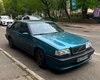 Неприметный раритет: в Киеве заметили заряженный Volvo 90-х (фото)
