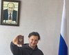 На фоне портрета Путина: украинский продюсер Юрий Бардаш получил паспорт РФ (фото)