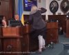 "Психиатрическую бригаду вызову!": женщина напала на мэра Черновцов на заседании горсовета (видео)