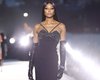 52-річна Наомі Кемпбелл в елегантному образі дефілювала на показі мод Versace