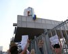 Femen на крыше Газпрома подняли украинский флаг