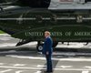 "Привітав порожнечу": Трамп зганьбився дивною поведінкою (відео)