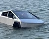 Владелец Cybertruck решил испытать режим амфибии: на берегу его приняла полиция (видео)