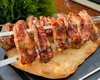Сочные и с корочкой: рецепт вкусных свиных ребрышек на мангале (видео)