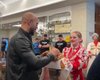 У РФ хлібом і сіллю зустріли Ендрю Тейта, якого звинувачують у торгівлі людьми
