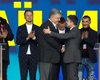 Зеленский и Порошенко пожали друг другу руки