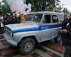 Под Радой протестующие подожгли "милицейский бобик"