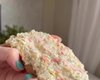 Полноценный завтрак за пару минут: сытная намазка на бутерброды из крабовых палочек