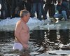 Черновецкий искупался в Днепре ради любимых бабушек